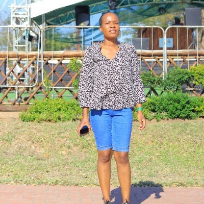 I tweet in English Venda and KiSwahili. 🌍🌞
I can read all SA languages including Tsonga Zulu Sotho Sepedi and Xhosa #Thehustlerjourney #Avbobdreamteam