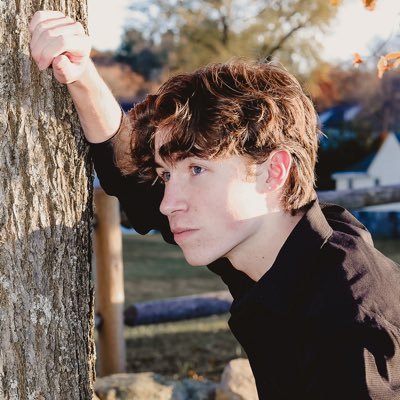 deegraveyyy's profile picture. I throw people