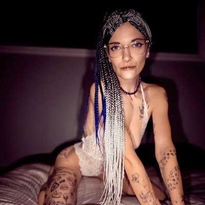 18+ |🇨🇦| Multi Published | Freelance Model | ♋️ | 😈 @_Charliezangelz 😇