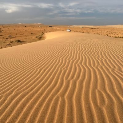 بين الأزقة الضيقة ،وبجوار الحانوت ، مر من هنا عابر .