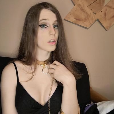 - Goth girl with the forbidden stick - chastity fan  - 20 - trans - she/her - 
@vanessa_sukcs - i reply on fansly/of https://t.co/A2j34jEhOa