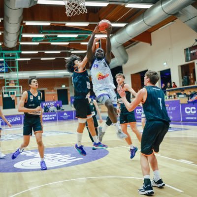 6’6 Forward🏀@Huntingtonexpressionsprep https://t.co/fN5tHxrGs8