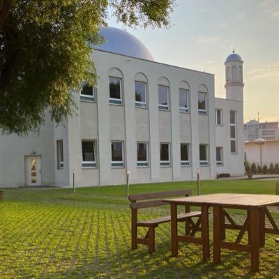 Dies ist die offizielle Seite der Ahmadiyya Muslim Jamaat in Berlin. https://t.co/s16VXgY5Zl https://t.co/uk2mCzBW0y