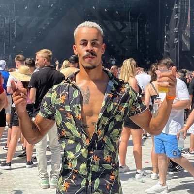 eu canto, bebo e brigo não temo ao perigo, pelo nosso amor