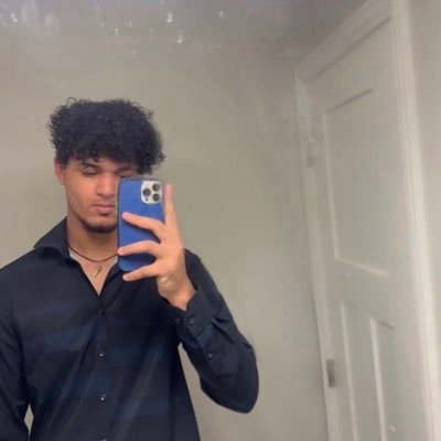 mo_frisky's profile picture. 20 // 6’7
