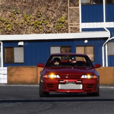 #AH3 レッドパールメタリックのR32に乗られてます。基本的に全部自分でやります。