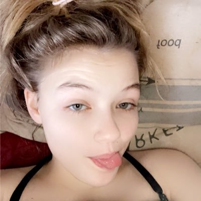 HuntMackenna's profile picture. 