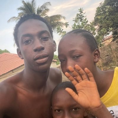 I’m living with my siblings here we lost our parents.😭😭🙏🙏🙏