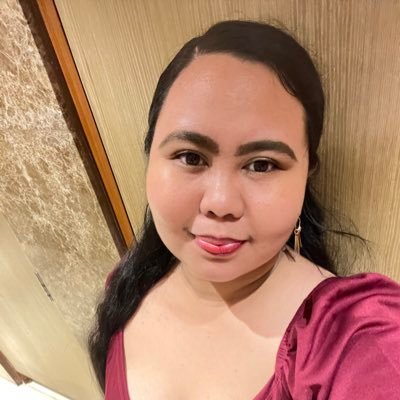 yhellyzzz's profile picture. 