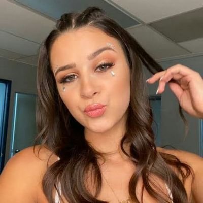 I am just sunshine mixed with a little hurricane🥰💗
