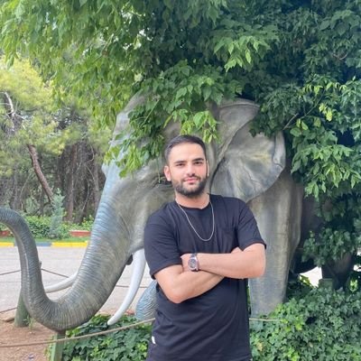 Yazılım Mühendisi.
Anılarımı terzi gibi bir söküp bin dikerken.