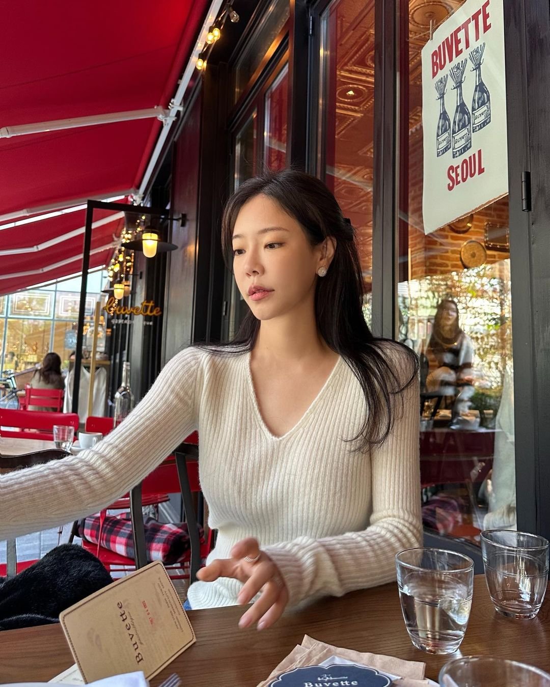 My name is Belle. I am 32 years old. Nice to meet you. I am from Taiwan and now I am in Seoul.    https://t.co/jEzg6vSpTY