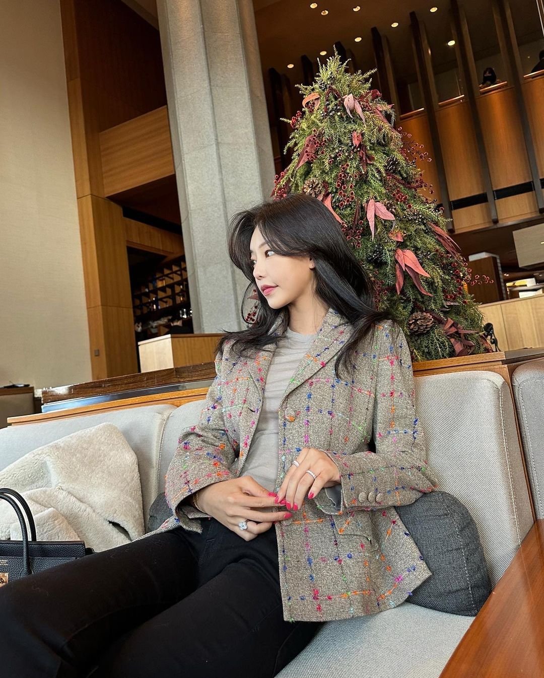 My name is Belle. I am 32 years old. Nice to meet you. I am from Taiwan and now I am in Seoul. https://t.co/URHh8bEPLM