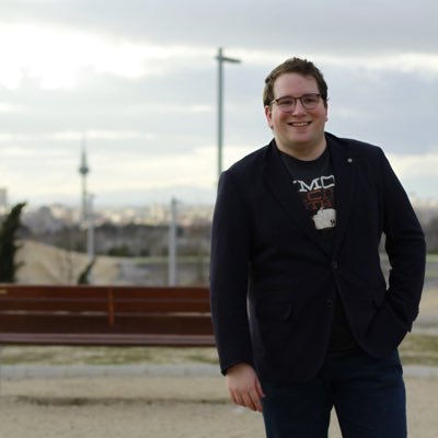 Es difícil liberar a los necios de las cadenas que veneran. Politólogo y Abogado no ejerciente.