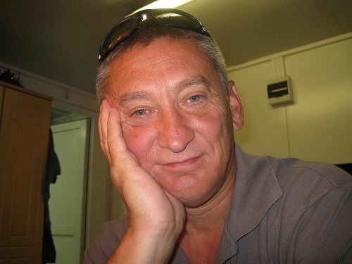 Contract worker in Kabul, crazy Westham fan, Born Tilbury Essex. Lived in Iceland 30 years.
