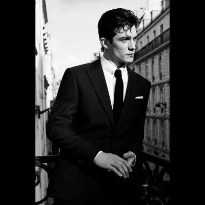 hu_17s's profile picture. إرضاء الناس غاية يجب أن تترك . Satisfy people with an end you should leave.