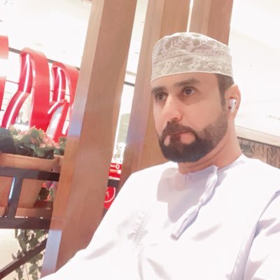 إذا متلأت كف اللئيم من الغنى.. تمايل إعجابا وقال أنا أنا… ولكن كريم الأصل كالغصن كلما… تحمل أثمارا تواضع وانحنى