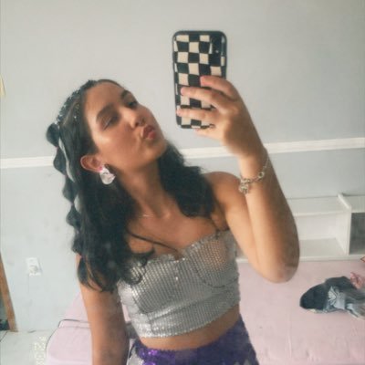 dud1ssss's profile picture. nesse perfil nós  amamos livros, café e cerveja