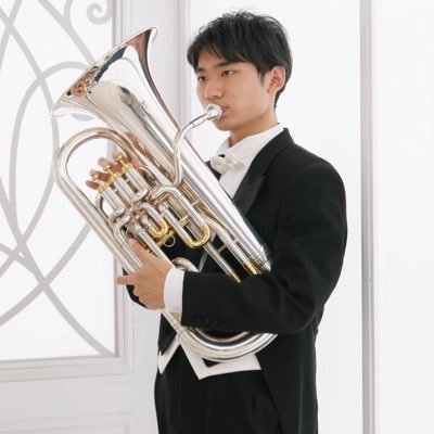 東京音大吹奏楽アカデミー専攻の3年で、ユーフォニアムを吹いています。