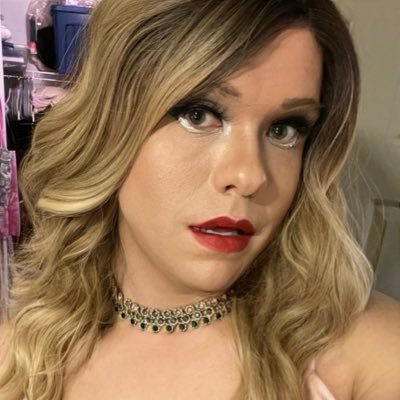 Really good lawyer. Cannot give and is not giving legal advice over twitter. Lawyer, trans, leftist Christian. Engaged to @kristenfdaily She/her, any/all