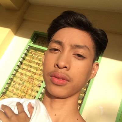 _danielcsola's profile picture. life is fucking me hard