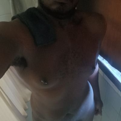 datbidude's profile picture. average oral top.