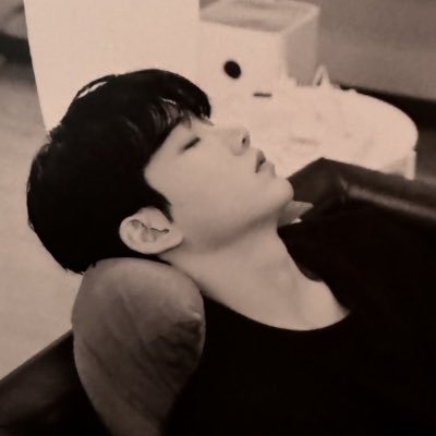 moccashio's profile picture. for archive only. feel free to unfollow.