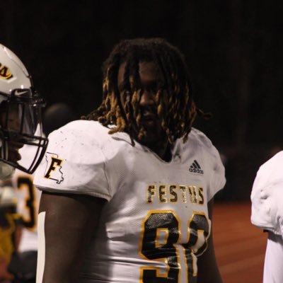 #90 | FHS | 25’ | Defensive Tackle | 285lbs | 6’3 |