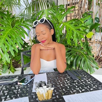 Makeup Artist 💄: Mokgatlhe Beauty | Instagram: theblacktutu • YouTube: Thulisiwe Mokgatlhe