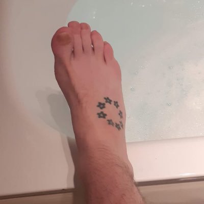 CBr85570876's profile picture. 🔞over 18 only. retweeting hot male content plus my own content