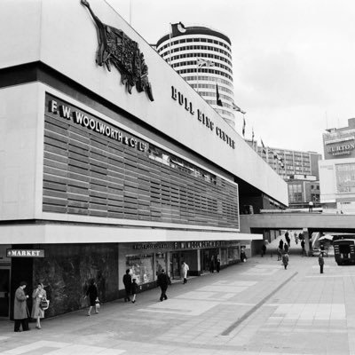 Son of Birmingham, fell in love and settled in Northampton. Telly, films, photography, music, gigs and grumps. Bit sweary. You ain’t seen me, right?