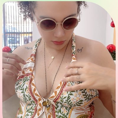 Quero colo, beijo, abraço apertado, sms na madrugada, flores, doces, música, vento, cheiros, quero parar de me doar e começar a receber!