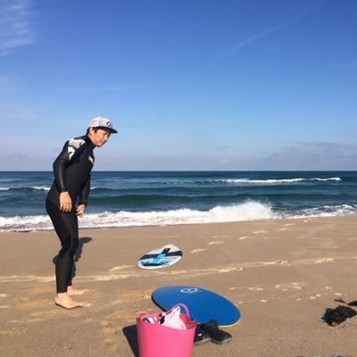 波乗り・スキムボード・サーフィンと猫が好きな林業男子（おっさん）🌊⛰サーフィン勉強中ですが波待ちで波に酔います😩目指せスキムとサーフィン二刀流🏄‍♂泳ぐの下手アウト出るの怖いビビリマン😂だからスキムボード😅フォロー気軽に🙆‍♂✨無言フォロー失礼します🙇‍♂ スキムボードスポンサー様webサイト↓↓