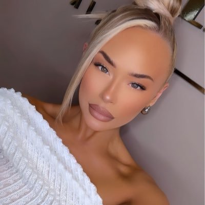 taylamatthews_'s profile picture. 25 • hair stylist • IG: taylamatthews_