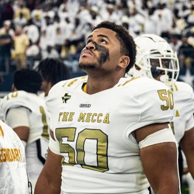 ★ ★ ★ ☆ ☆ / 6’3 295lbs OL / South Oak Cliff High School Dallas, TX / 3.8 GPA / / 2021 & 2022 5A Division 2 State Champions/ 〽️ississippi 〽️ade