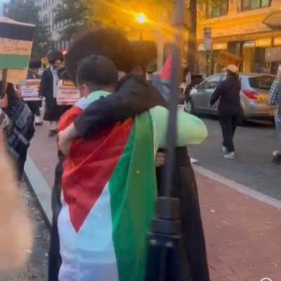 Palestinian-American. Freedom and Justice for All💪🏿 🇵🇸. Stop killing innocent children in Gaza! we can all live together in peace without division.