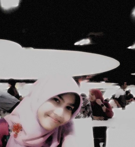 i'am just 0rdinary women in the spotlight..^^, 
mhhh; i have a dream ; i want to be the highest star in the sky with the peace of GOD ALLAH SWT...amiiin