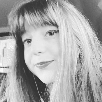 SimoneE15572284's profile picture. Cynical sour candy & classic movie enjoyer + music fan. Also a Director, Writer, Podcaster and Performer according to linkedin, but whatever.HAHA