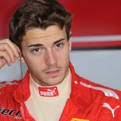 konnichiwa, bonjour, j'aime les K-dramas, les animés, écouter de la musique rock, le motocross et surtout lire la formule 1