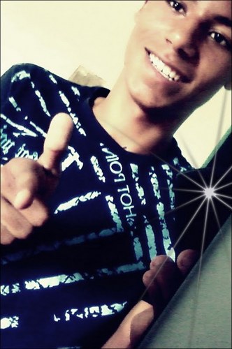Nem todo sorriso que trago é a vida que levo.