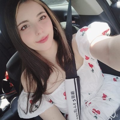 Streamer colombiana en México, que no conoce la pena ajena y le gusta cinnamorroll
Contacto: tinycherrytwitch@hotmail.com