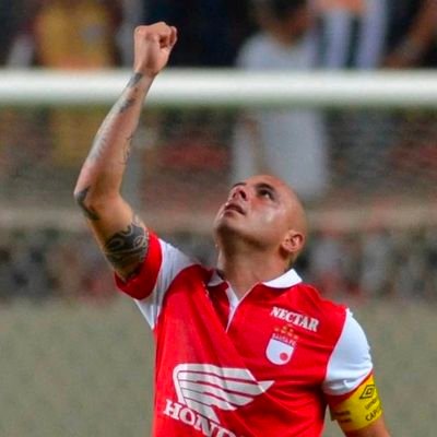 rojiblancobta's profile picture. soy una criatura de la noche que no da los buenos días