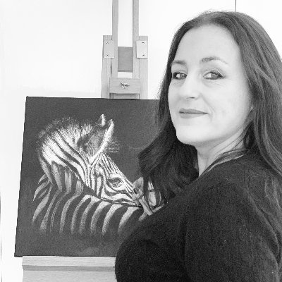 Award winning conservation wildlife artist specialising in realistic paintings & donating a % of profits to charity. On Facebook and instagram as @suesidleyart