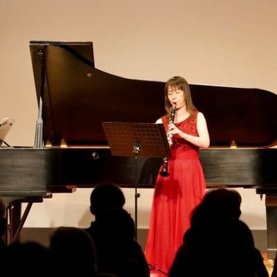 奈良市在住。関西を中心にレッスンや演奏活動をしております。
レッスンや演奏依頼のご希望ございましたらDMにてお願い致します。