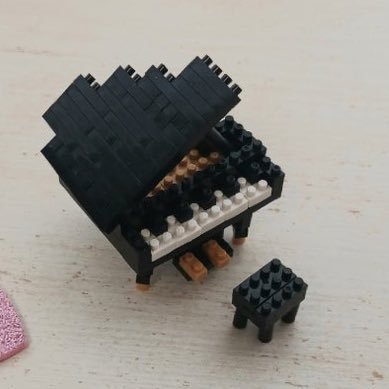 小さい時に習ったバイエル止まりの🎹50代になってブルグミュラーから再開。ソナタを2曲だけかじり、これからは弾きたい曲を弾いていく。