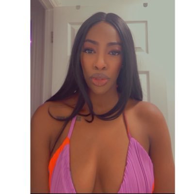 KingEleni_'s profile picture. Yours truly x