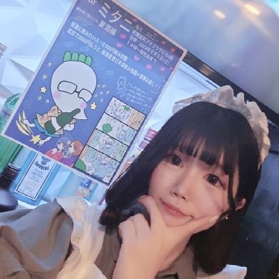 新宿ゴールデン街で会える酒くず限界アイドル。肝臓にステ振りしすぎてその他臓器の機能が犠牲になってる女。絵を描く。苗字の読みは うう。