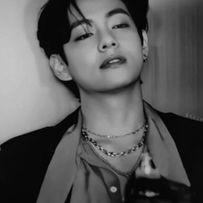 𝐃𝐨𝐩𝐩𝐞𝐥𝐠𝐚𝐧𝐠𝐞𝐫 — 1995: born to be the generous worldwide gentleman that can bring about your heartbeat go faster, Kim Taehyung from BTS.⠀