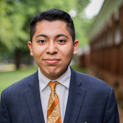 📚 Higher Ed @weareunidosus | 🎓first-gen @uva alum (2x) | 🇸🇻 Salvadoreño | ☕️ Coffee addict | 📷 IG: notmisael | 📣Tweets are my own