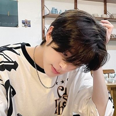 ➤ bangtan,nct,enhypen addict ☁️ 🤍                           she/her